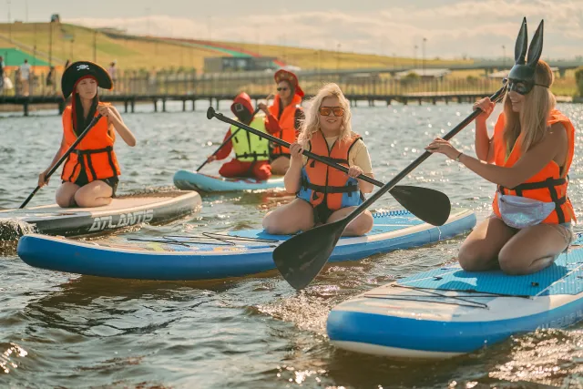 Костюмированный заплыв на сапах